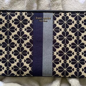 Kate spade flower jaggard wristlet